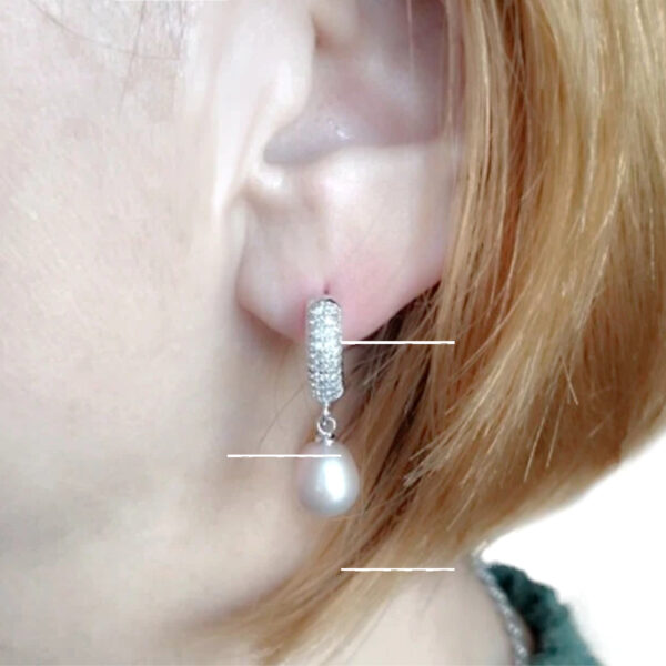Aretes circulares de plata con incrustaciones de zirconias y una bella perla ovalada - Imagen 5