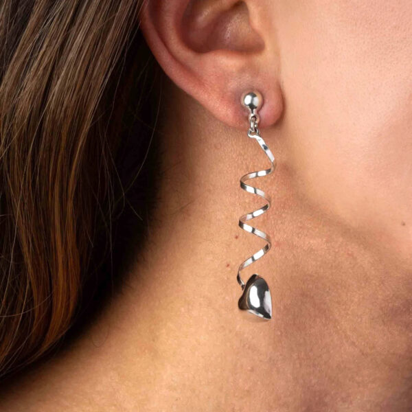 Aretes resorte con corazón de plata - Imagen 3