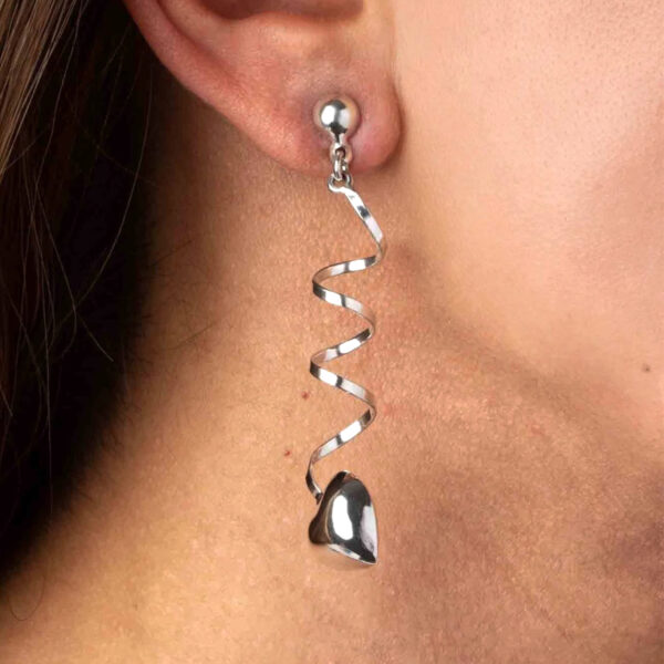 Aretes resorte con corazón de plata - Imagen 2